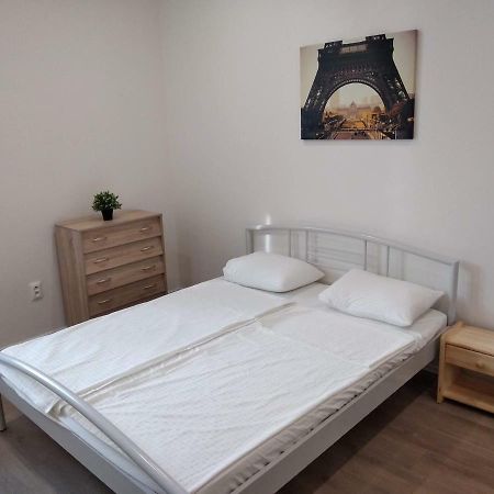 Kate & Jenny Apartments - Cosy Place In The City Center Bratislava Bagian luar foto