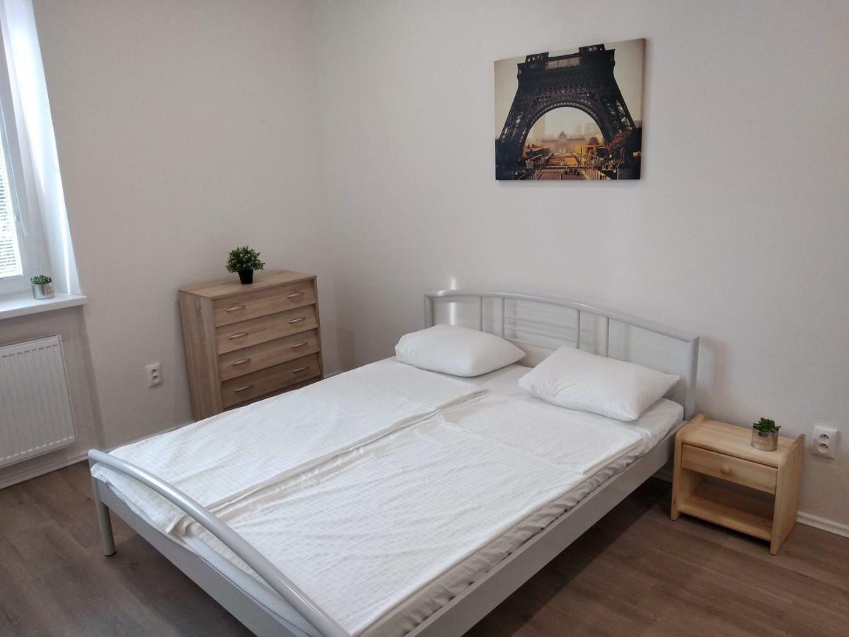 Kate & Jenny Apartments - Cosy Place In The City Center Bratislava Bagian luar foto