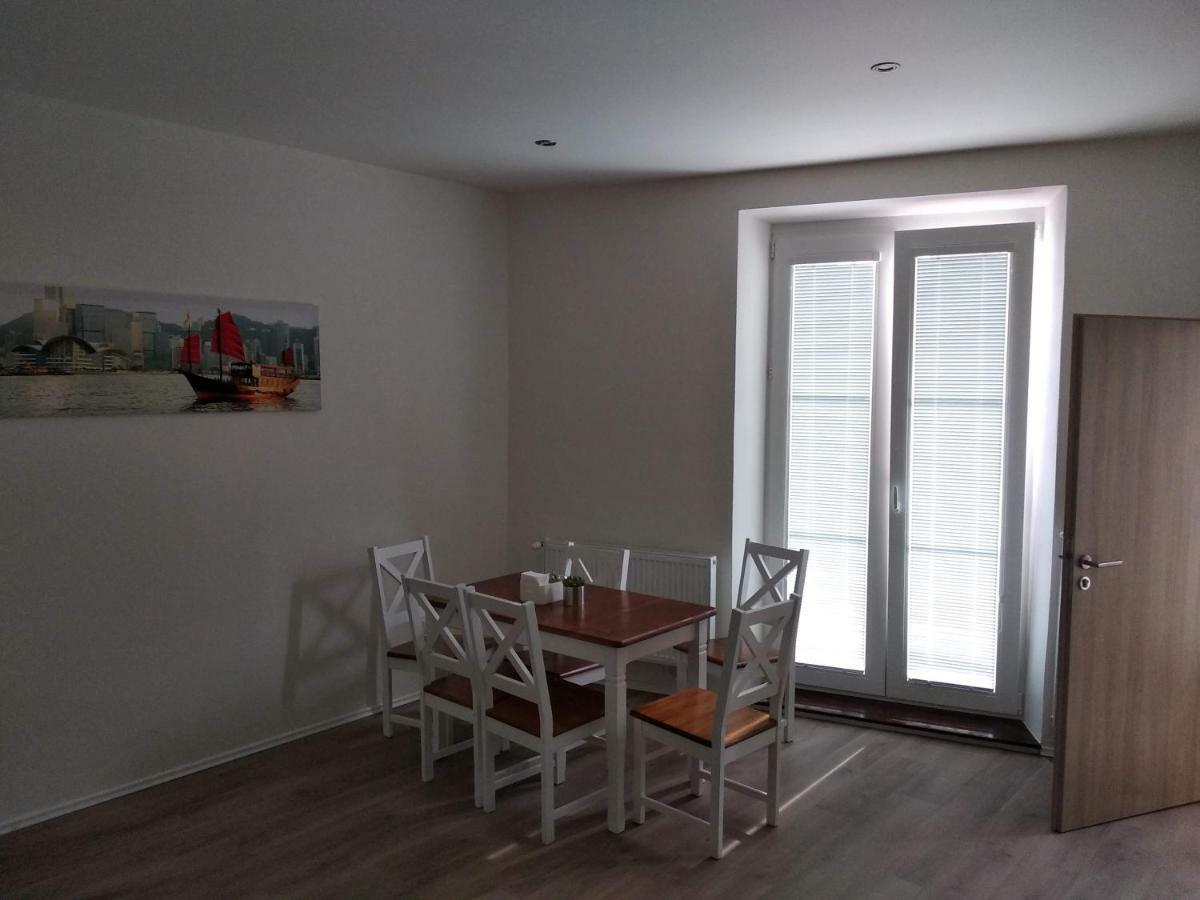 Kate & Jenny Apartments - Cosy Place In The City Center Bratislava Bagian luar foto