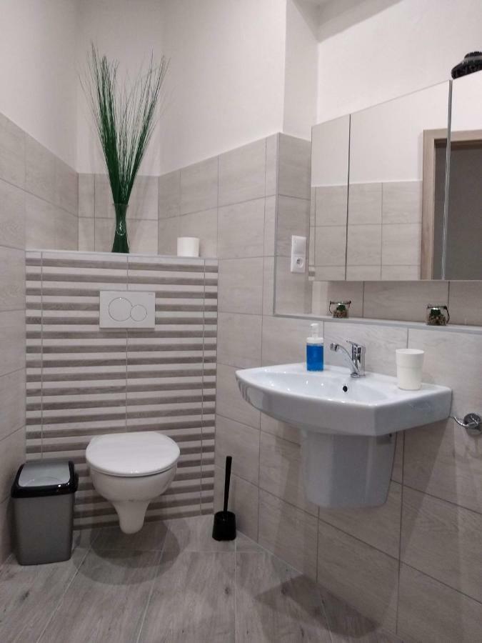 Kate & Jenny Apartments - Cosy Place In The City Center Bratislava Bagian luar foto