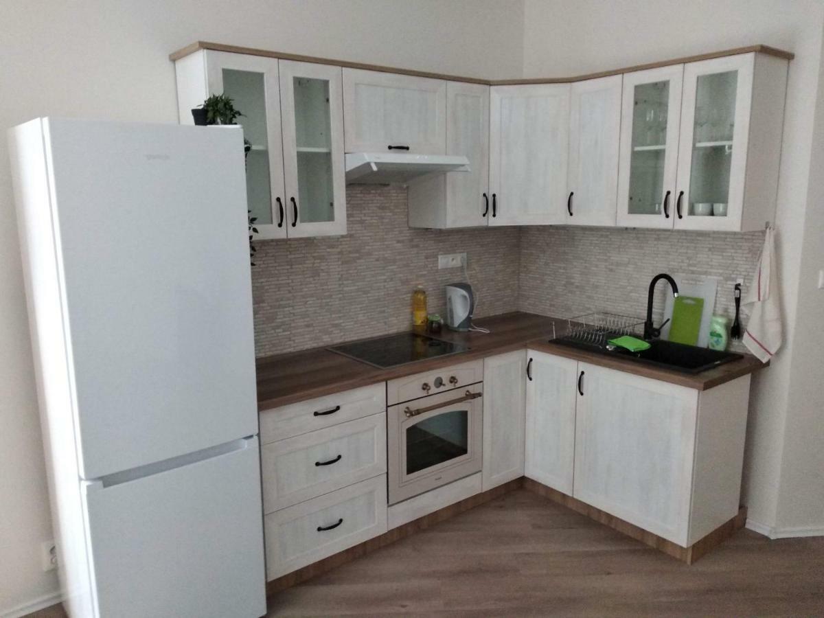Kate & Jenny Apartments - Cosy Place In The City Center Bratislava Bagian luar foto