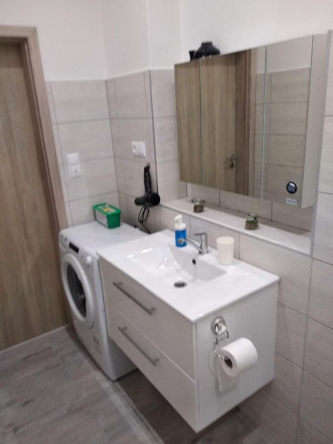 Kate & Jenny Apartments - Cosy Place In The City Center Bratislava Bagian luar foto