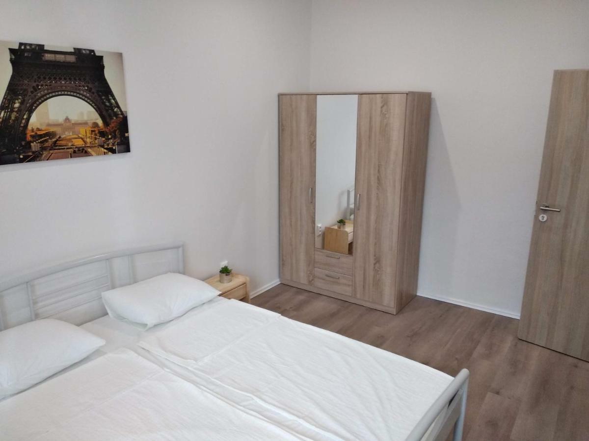 Kate & Jenny Apartments - Cosy Place In The City Center Bratislava Bagian luar foto