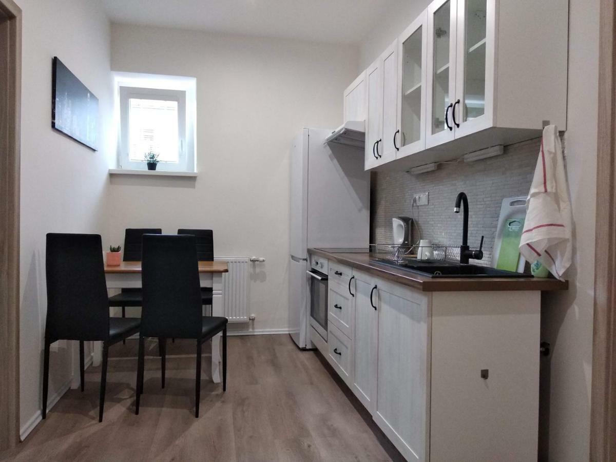 Kate & Jenny Apartments - Cosy Place In The City Center Bratislava Bagian luar foto