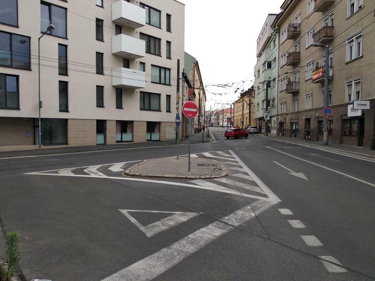 Kate & Jenny Apartments - Cosy Place In The City Center Bratislava Bagian luar foto