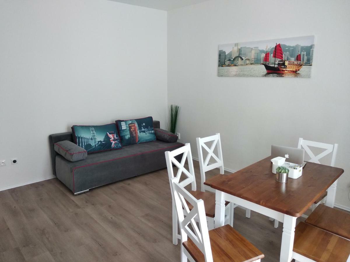 Kate & Jenny Apartments - Cosy Place In The City Center Bratislava Bagian luar foto